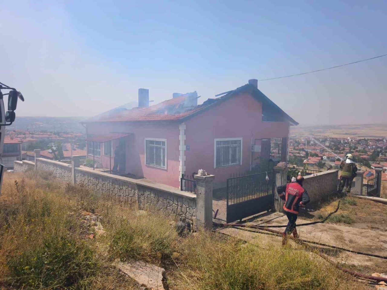 Ankara’da düşük yapan anne çocuklarını evde bırakıp ameliyata gitti. Yalnız