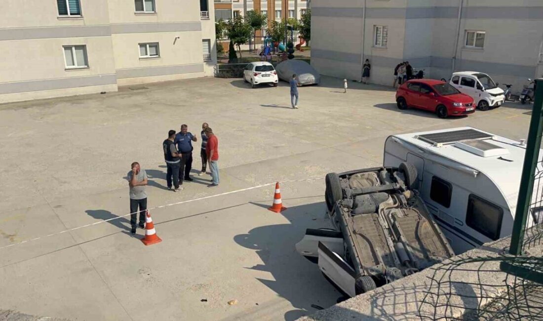 Eskişehir’de direksiyon hâkimiyetini kaybeden anne ve 14 yaşındaki kızı, araçla