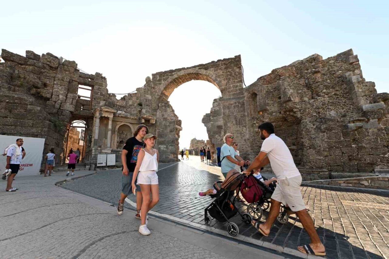 Antalya, turizmde yeni bir rekora imza attı. Kültür ve Turizm