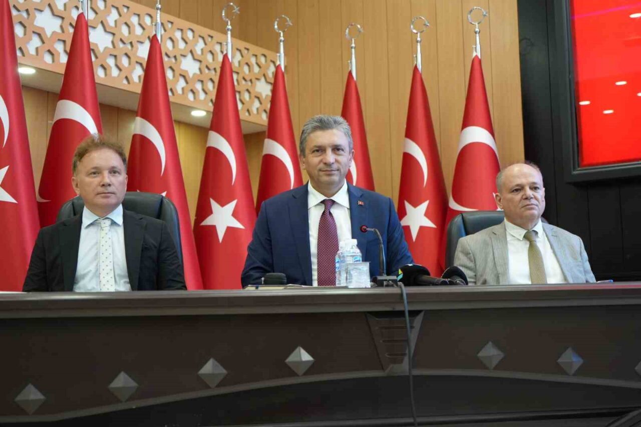 Antalya’da yılın 3. İl Koordinasyon Kurulu Toplantısı’nda yatırımlar masaya yatırıldı.