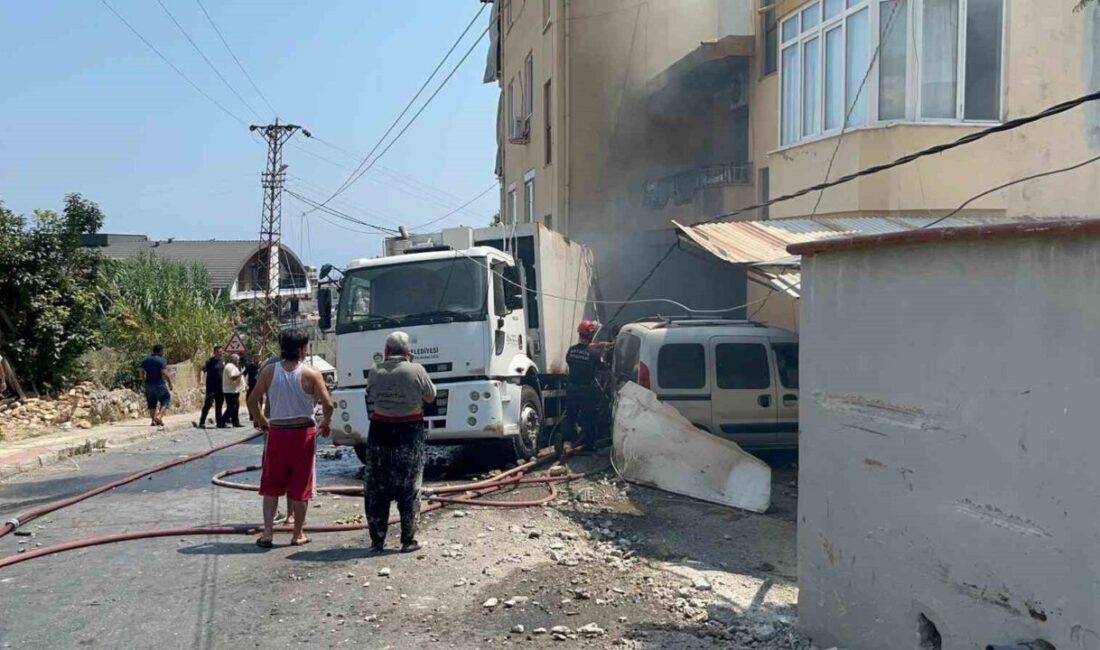 Antalya’nın Alanya ilçesinde belediyeye ait çöp kamyonunun rampada freninin boşalması