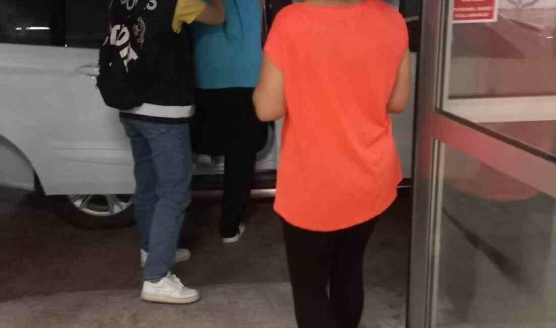 Antalya’nın Muratpaşa ilçesinde bir iş yerinden para çalan 2 şüpheli,