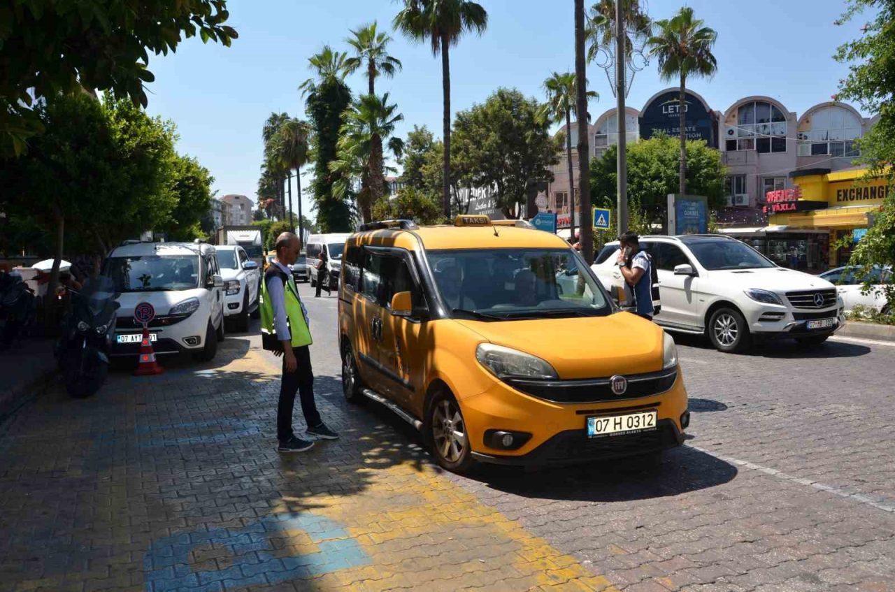 Antalya Büyükşehir Belediyesi, kent merkezi ve ilçelerde toplu ulaşım araçlarına