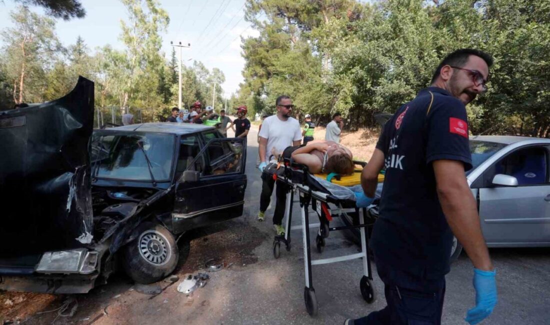 Antalya’da pikniğe giden aile, dönüş yolunda trafik kazası geçirdi. Kazada