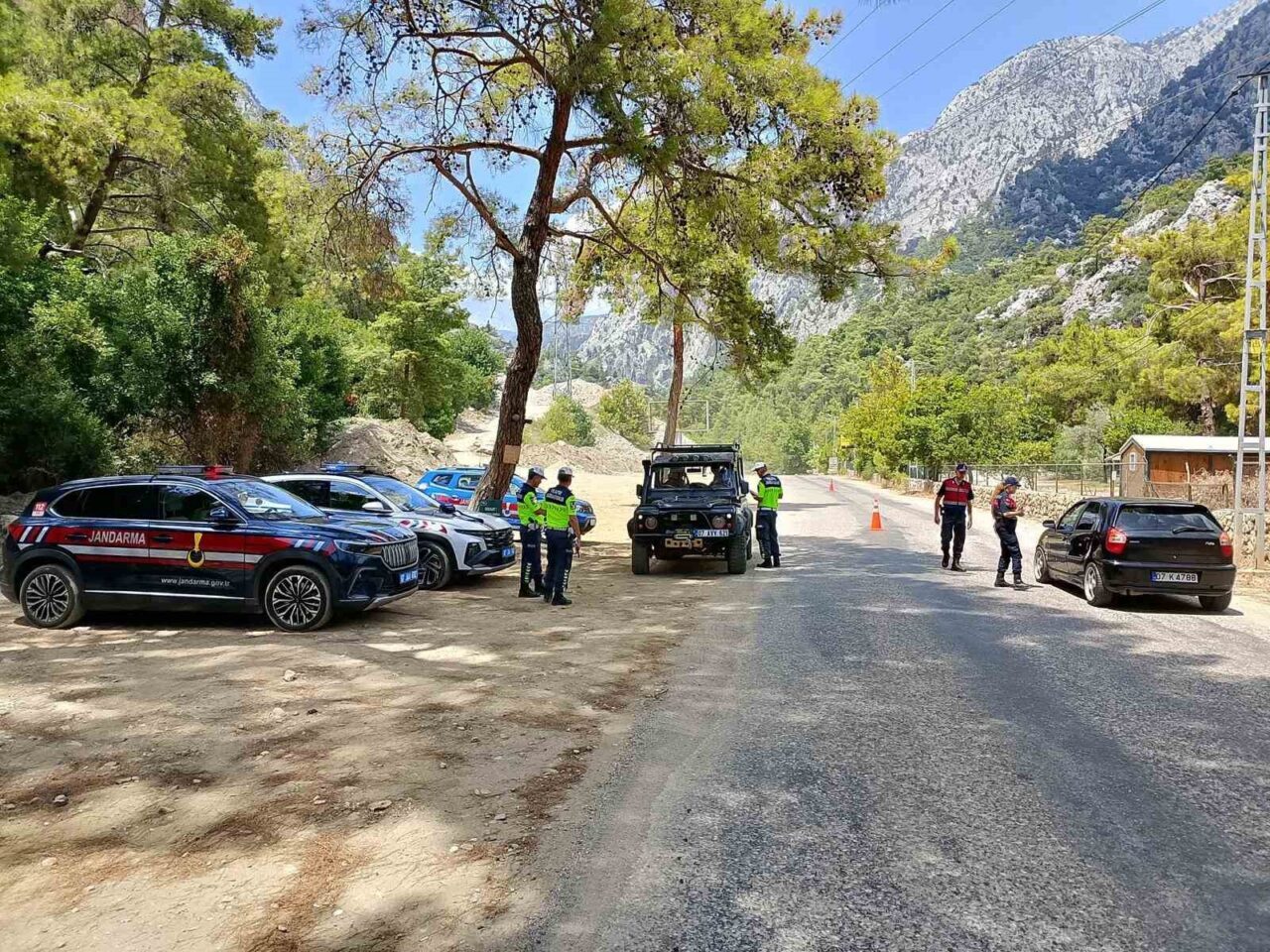 Antalya İl Jandarma Komutanlığı Trafik Şube Müdürlüğü koordinesinde Alanya, Kemer