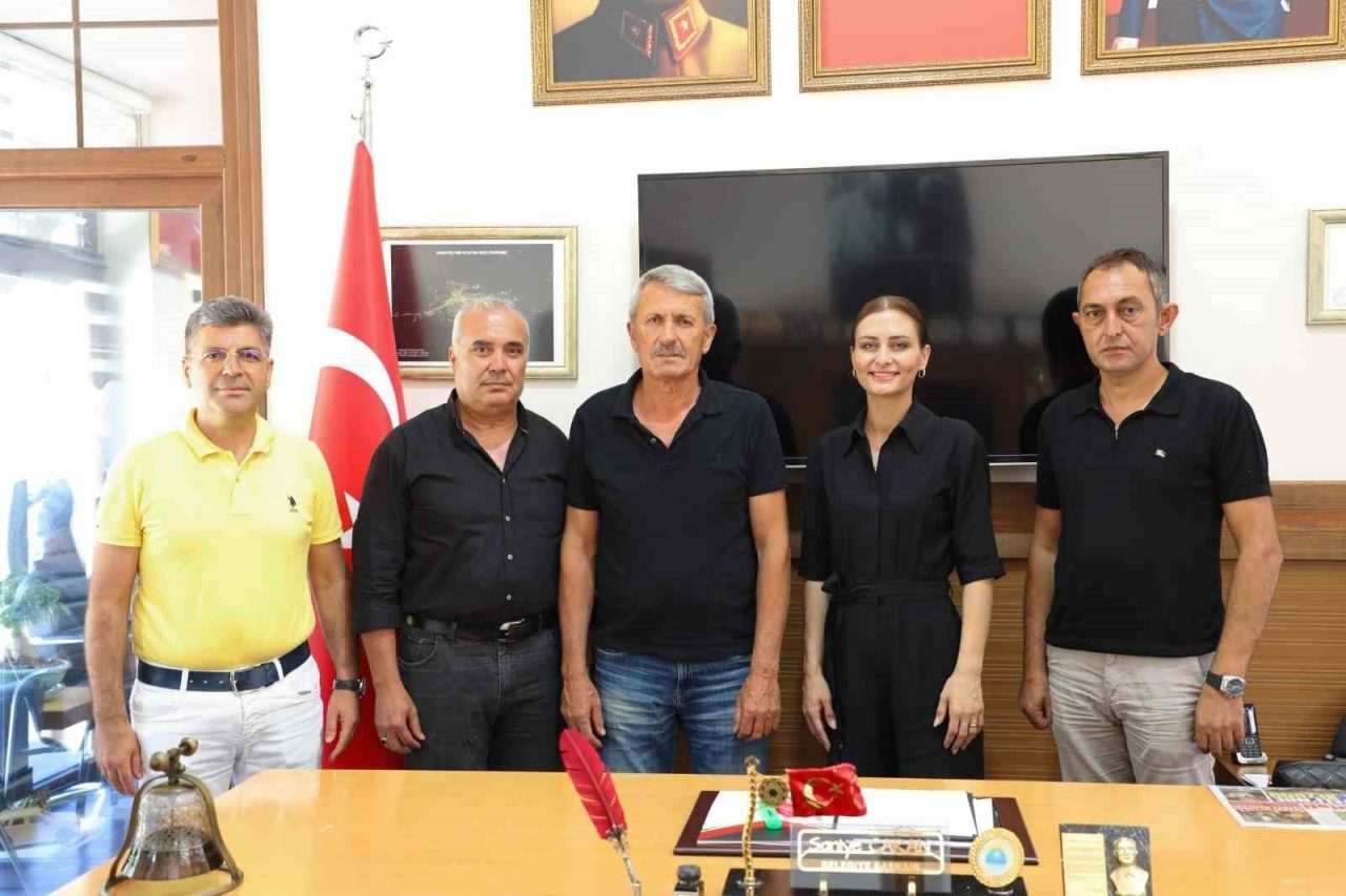 Antalyalılar Derneği Başkanı Mustafa Özçelik, ilçeleri tek tek gezerek hem