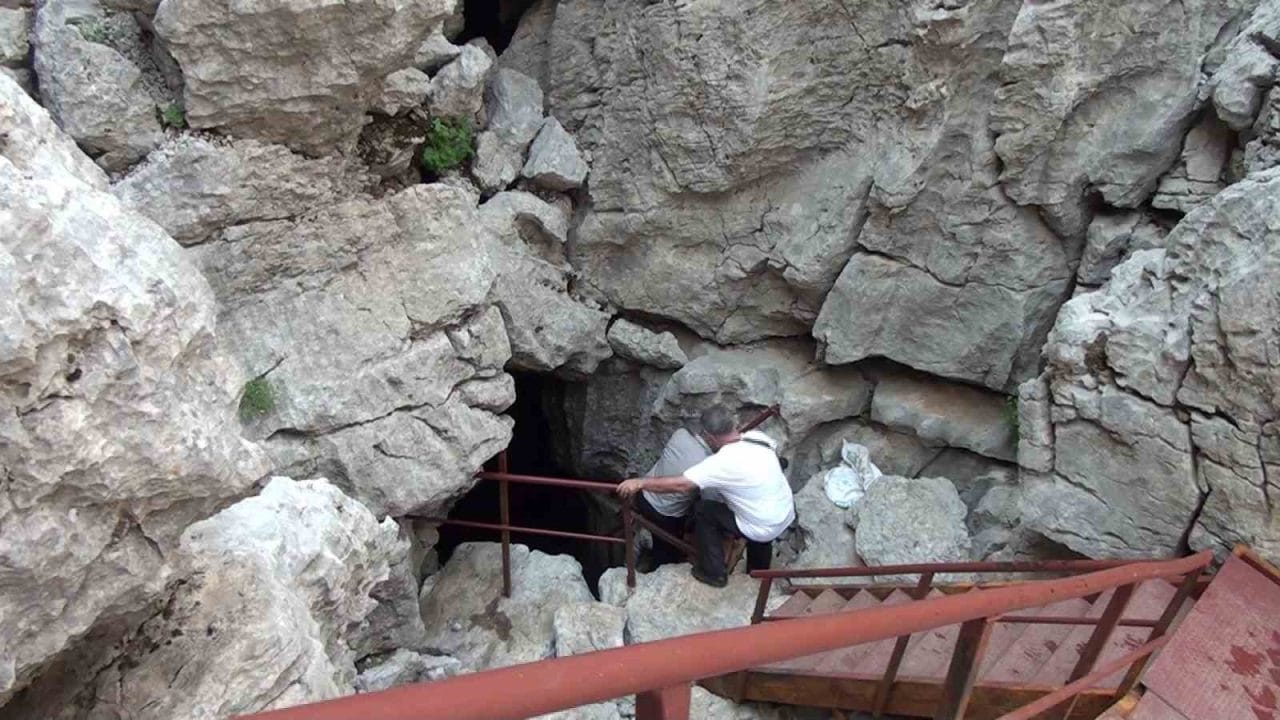 Sıcak yaz aylarını Antalya’nın Akseki ilçesi sınırlarındaki 1900 metre yüksekliğe