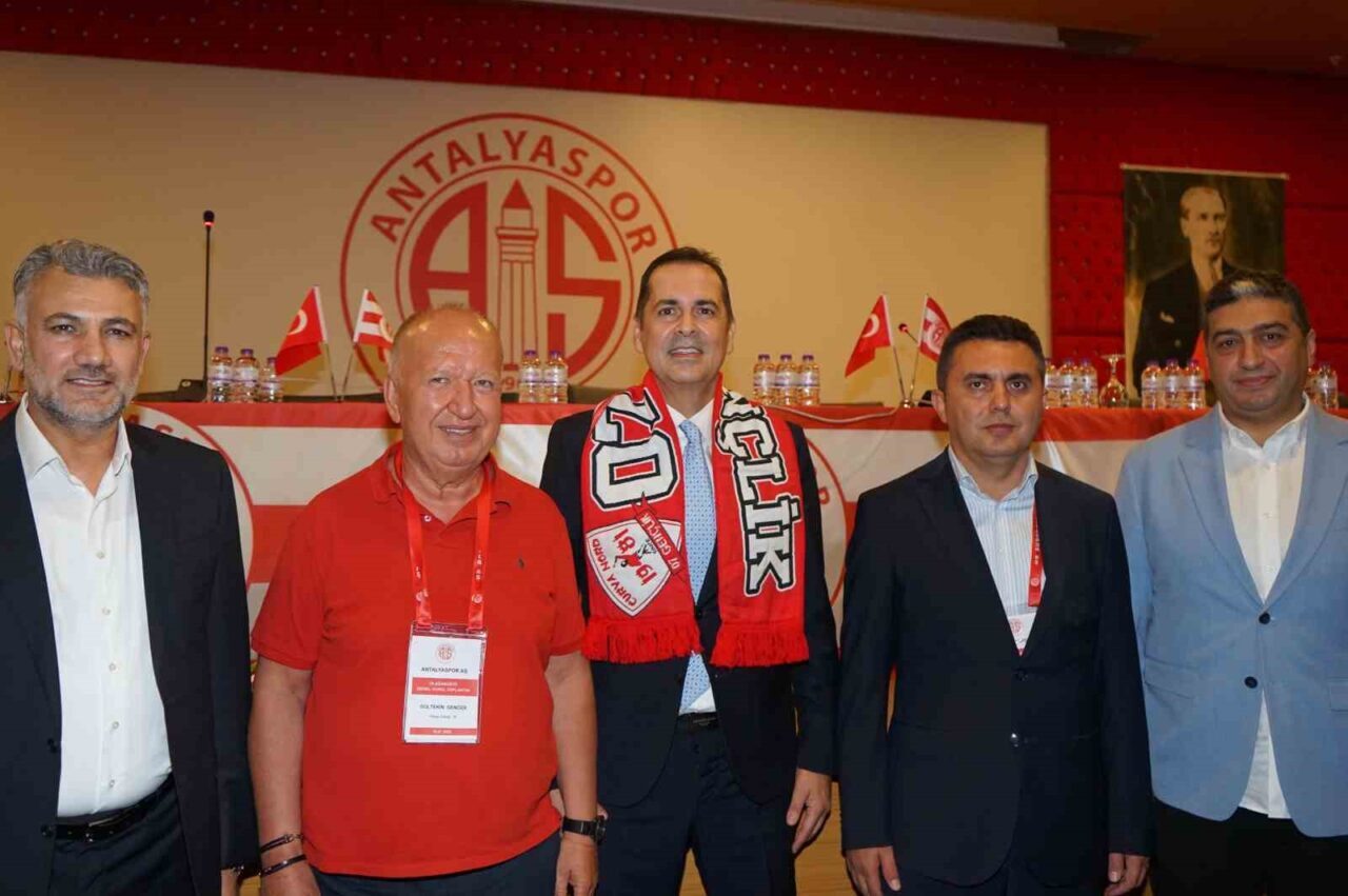 Antalyaspor’un Olağanüstü Genel Kurulu’nda, başkanlığa Rıza Perçin getirildi. Antalyaspor’da Olağanüstü