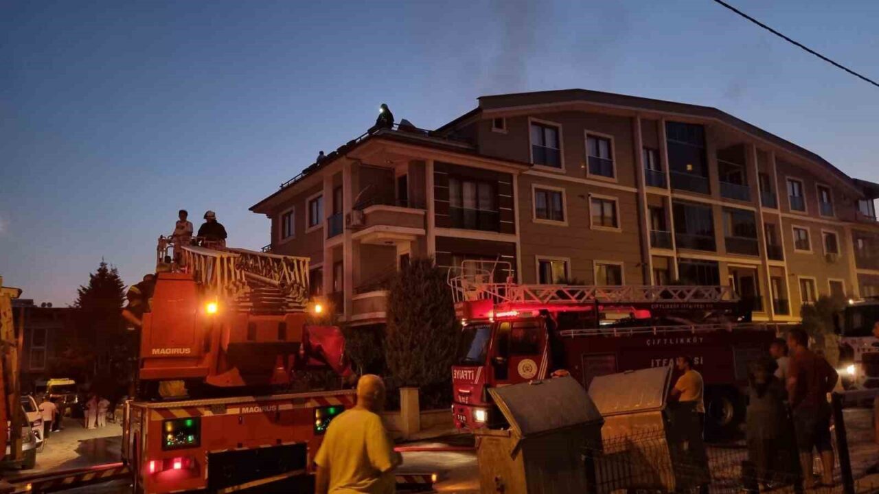 Yalova’nın Çiftlikköy ilçesinde 4 katlı apartmanın zemin katında çıkan yangında