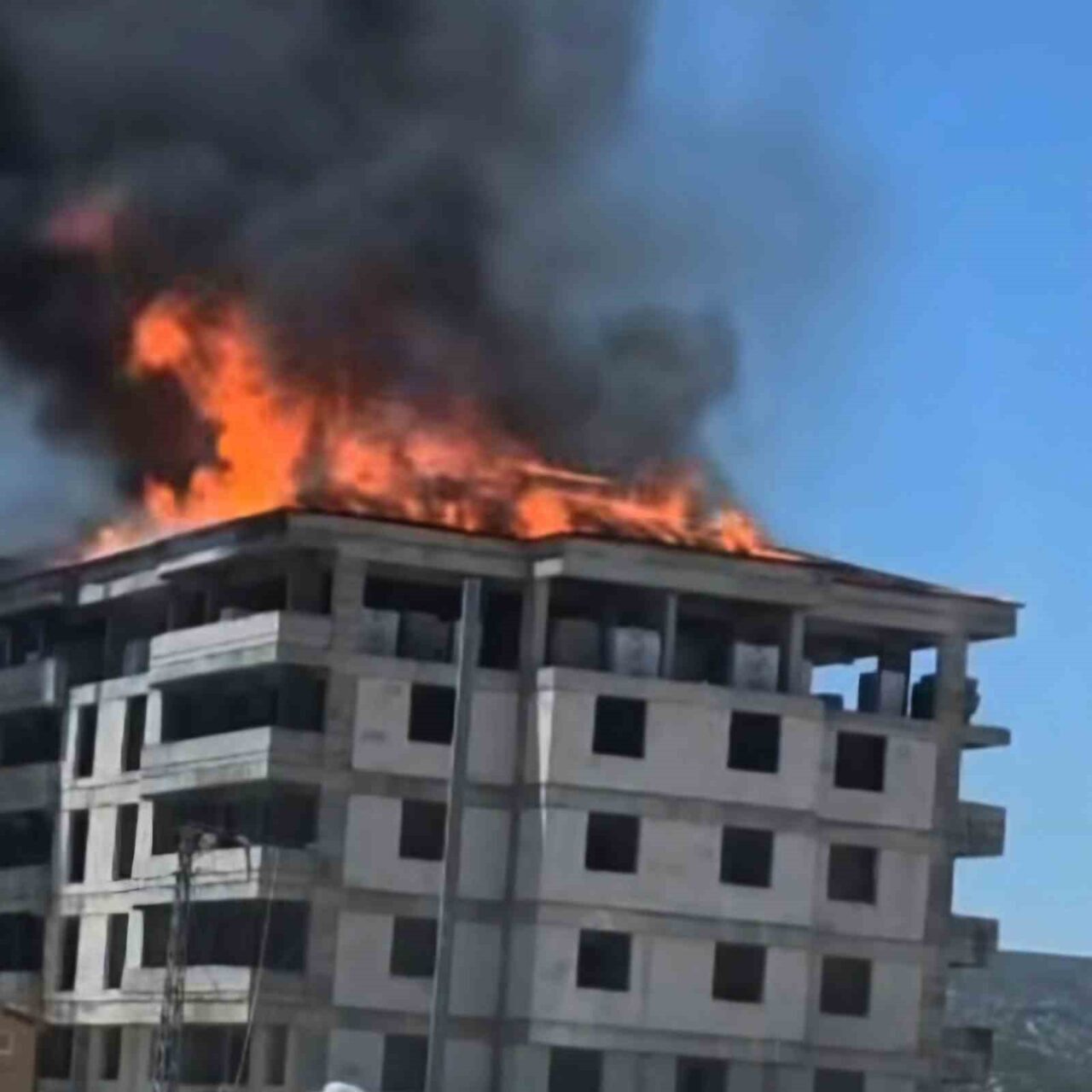 Gaziantep’in Araban ilçesinde yapımı devam eden 5 katlı bir apartmanın