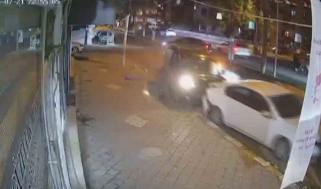 Hatay’ın Reyhanlı ilçesinde sürücüsünün kontrolünü kaybettiği otomobil, park halindeki 3