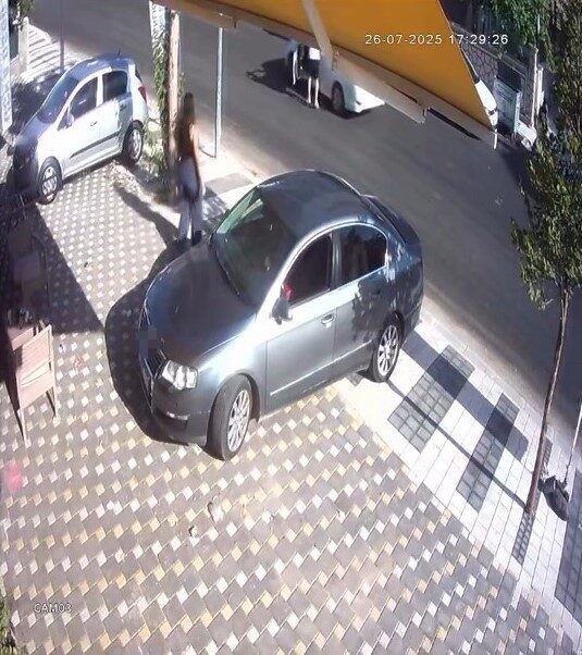 Nevşehir’de otomobilde bırakılan çocuk, aracın el frenini indirince araç geri