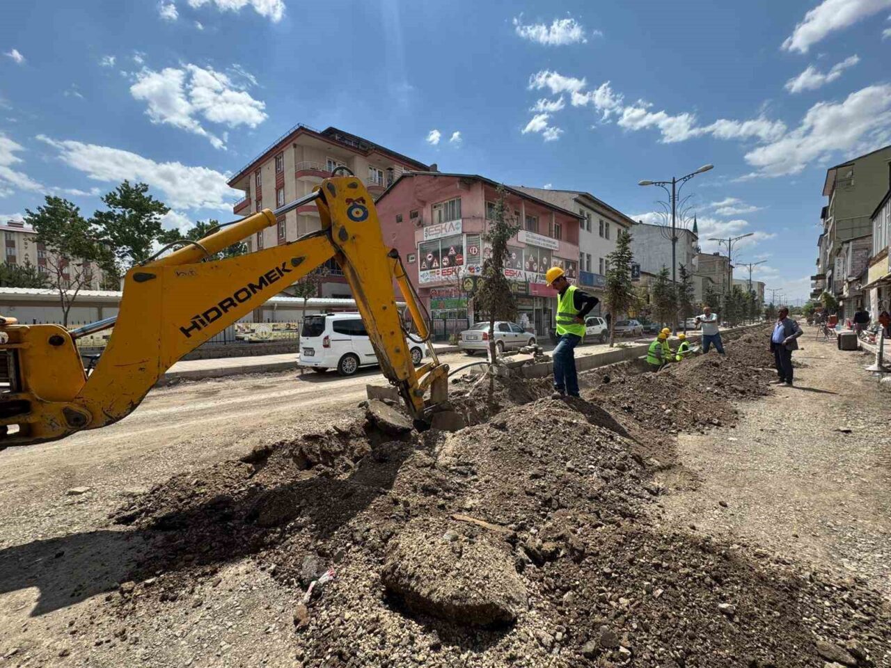 Patnos Belediyesi tarafından yapılması planlanan yol asfaltlama çalışmaları öncesi Aras