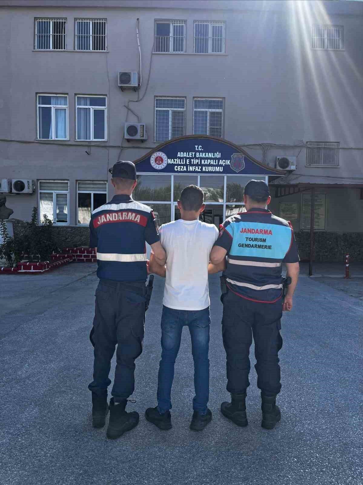 Aydın’ın Nazilli ilçesinde arazi anlaşmazlığı sebebiyle akrabasına silahla saldıran, o