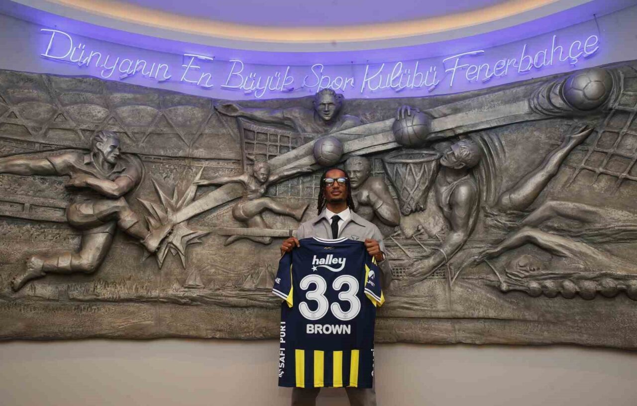 Fenerbahçe, Gent Kulübü’nün 23 yaşındaki İngiliz sol beki Archie Brown