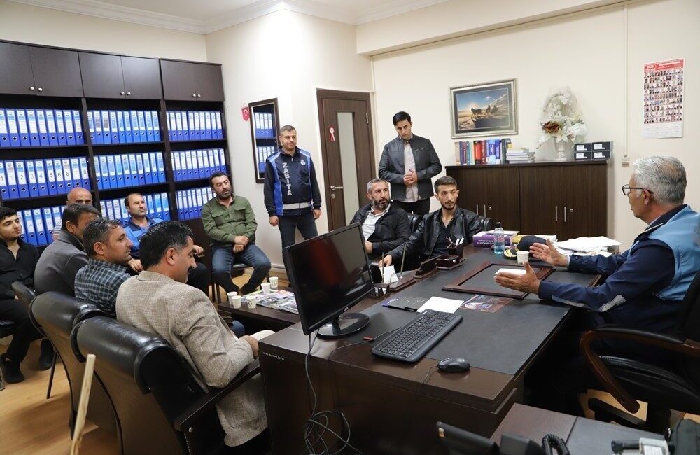 Ardahan’da zabıta ekiplerinin yaptığı denetimlerde, bazı şoförlerin çalışma düzen ve