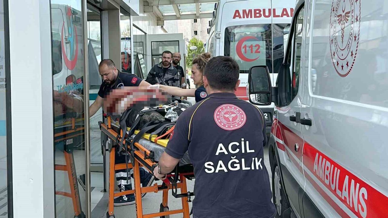 Kastamonu’da tartıştığı ev arkadaşını önce bıçaklayıp ardından balkondan aşağıya attan