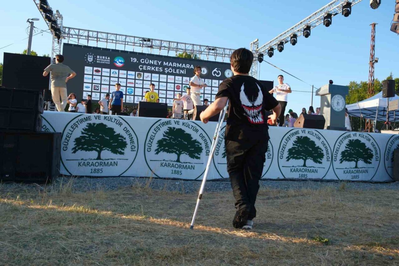 Bursa’da düzenlenen 19. Güney Marmara Çerkes Şöleni’nde izleyenlerin yüreğini burkan