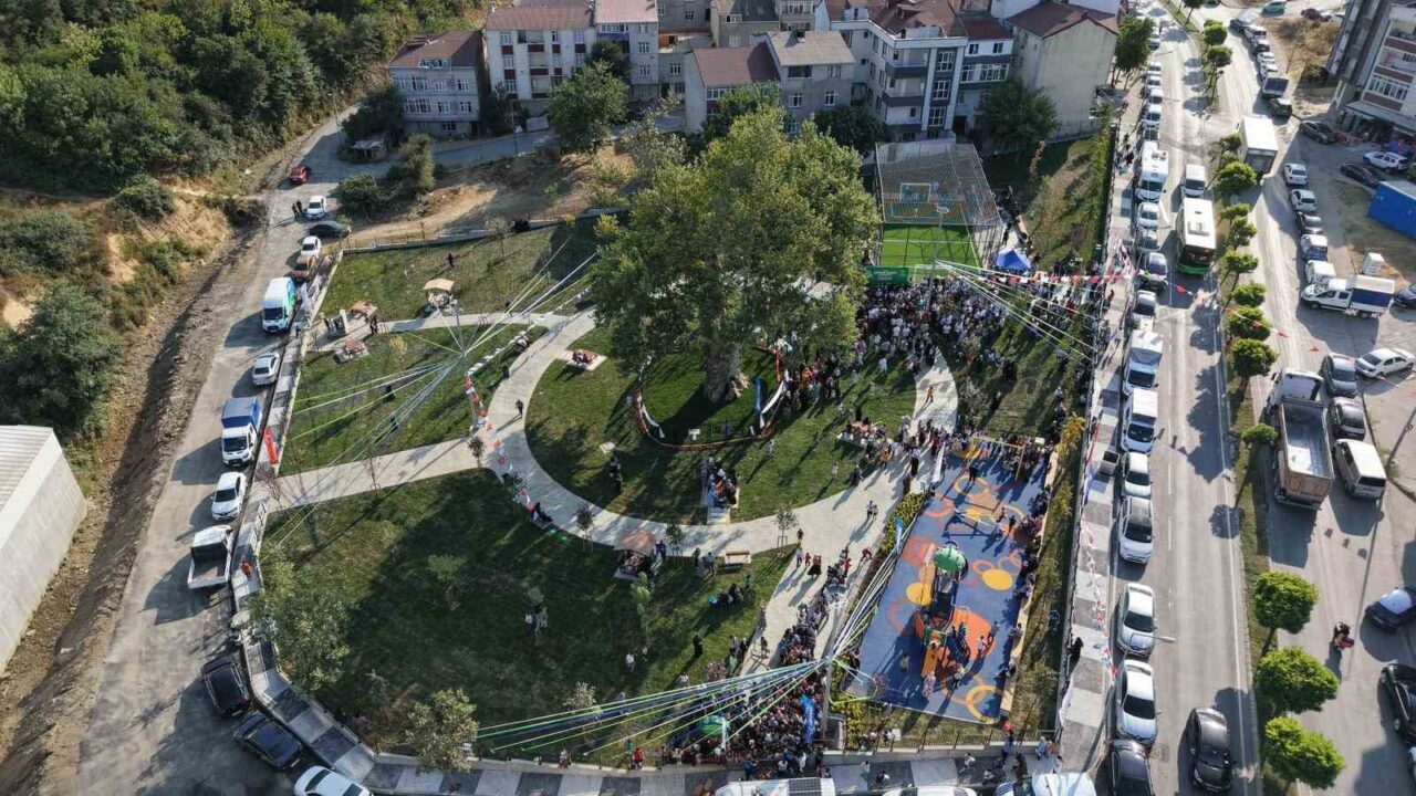 Arnavutköy Belediyesi tarafından Boğazköy İstiklal Mahallesi’nde hayata geçirilen Tarihi Çınar