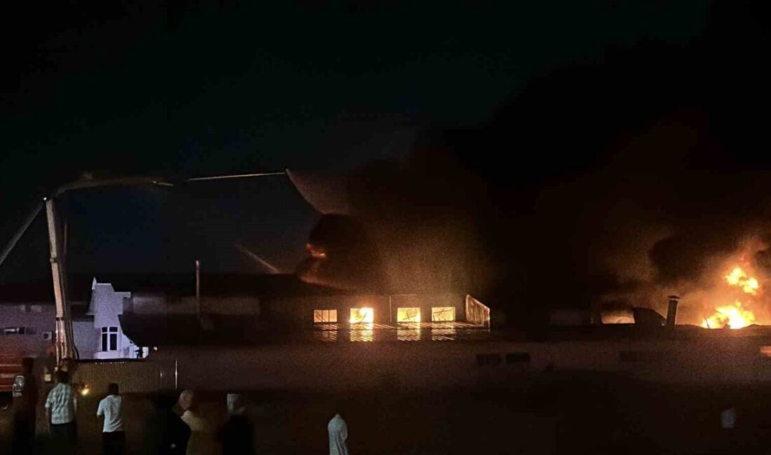 Arnavutköy’de sünger ve plastik üreten fabrikada gece saatlerinde bir patlama