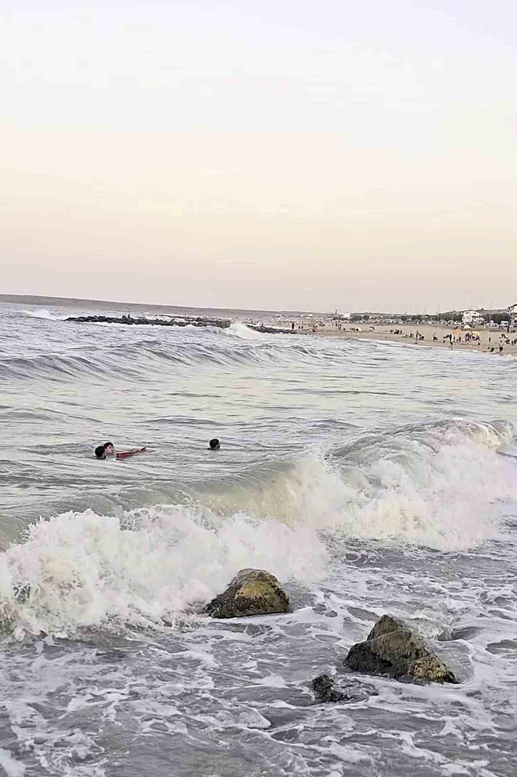 İstanbul’un Arnavutköy ilçesinde bulunan Karaburun ve Yeniköy sahillerinde hafta sonu
