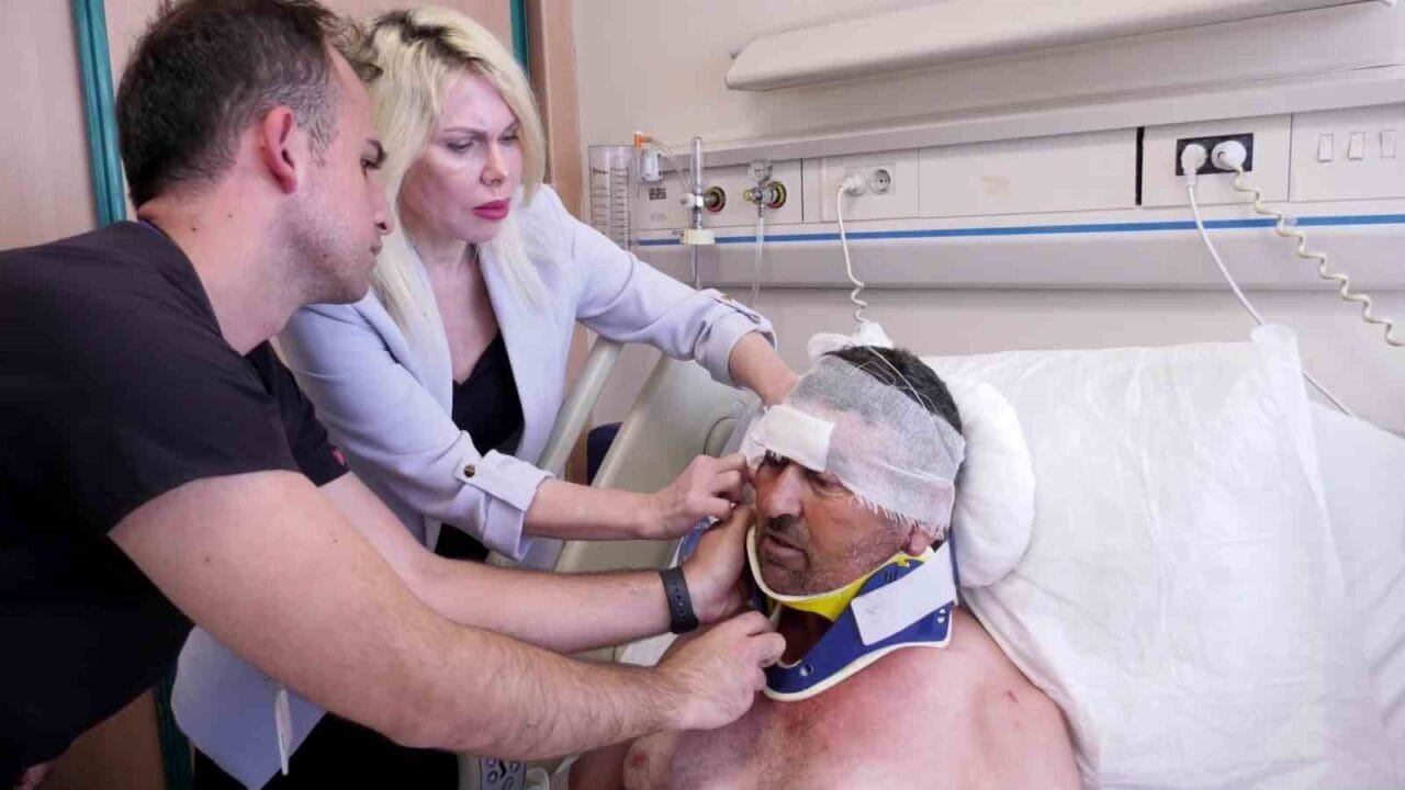 Antalya’da hayvan parkında kafesten kaçan aslanın saldırısı sonucu yaralanan çiftçi