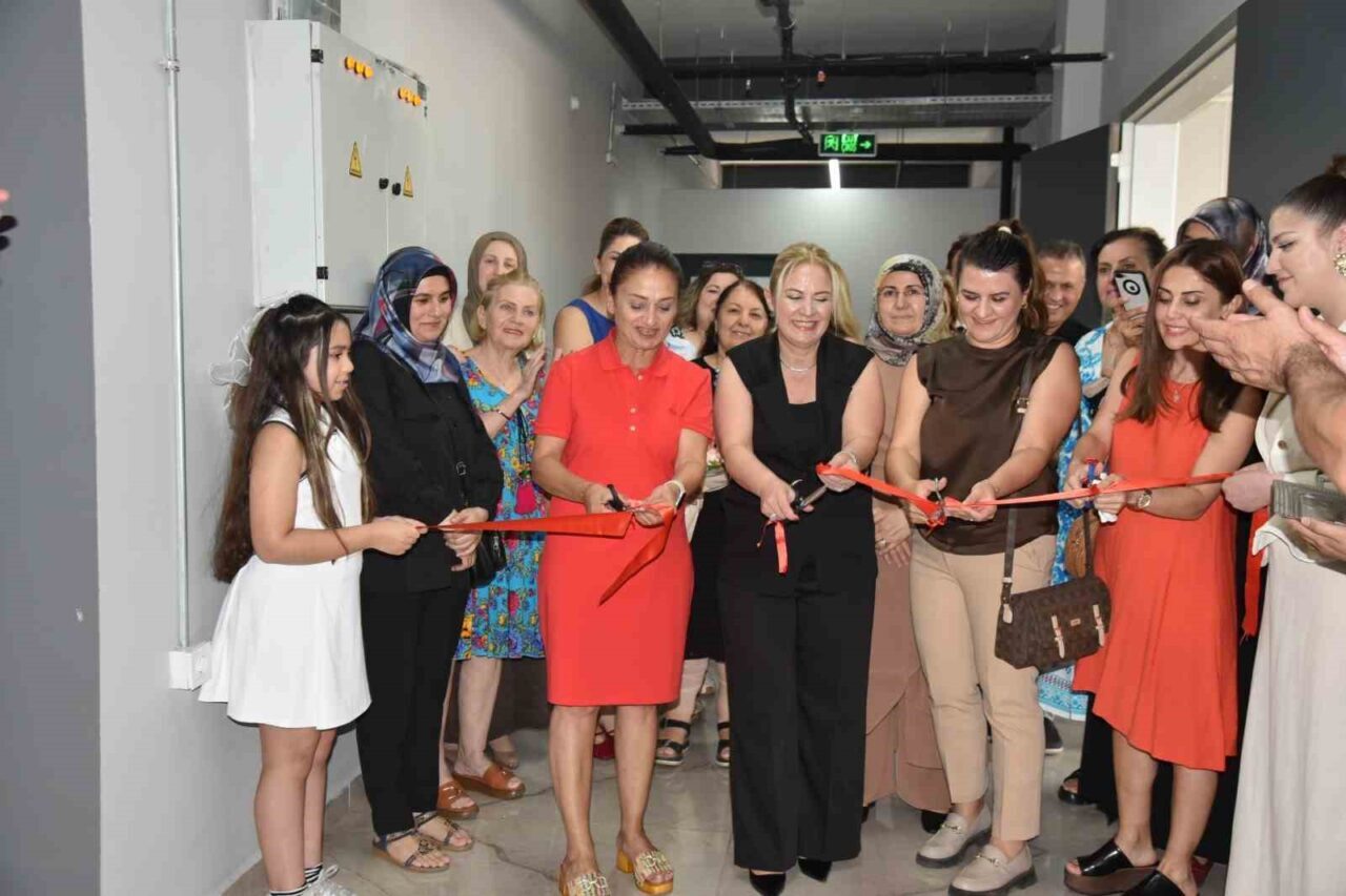 Samsun’un Atakum ilçesinde ‘Çini Kursu Yıl Sonu Sergisi’ açıldı. Atakum