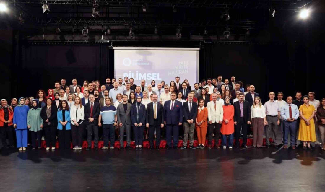 Gerçekleştirdikleri bilimsel çalışmalarla üniversite ismini üst sıralara taşıyan akademisyenleri ödüllendiren