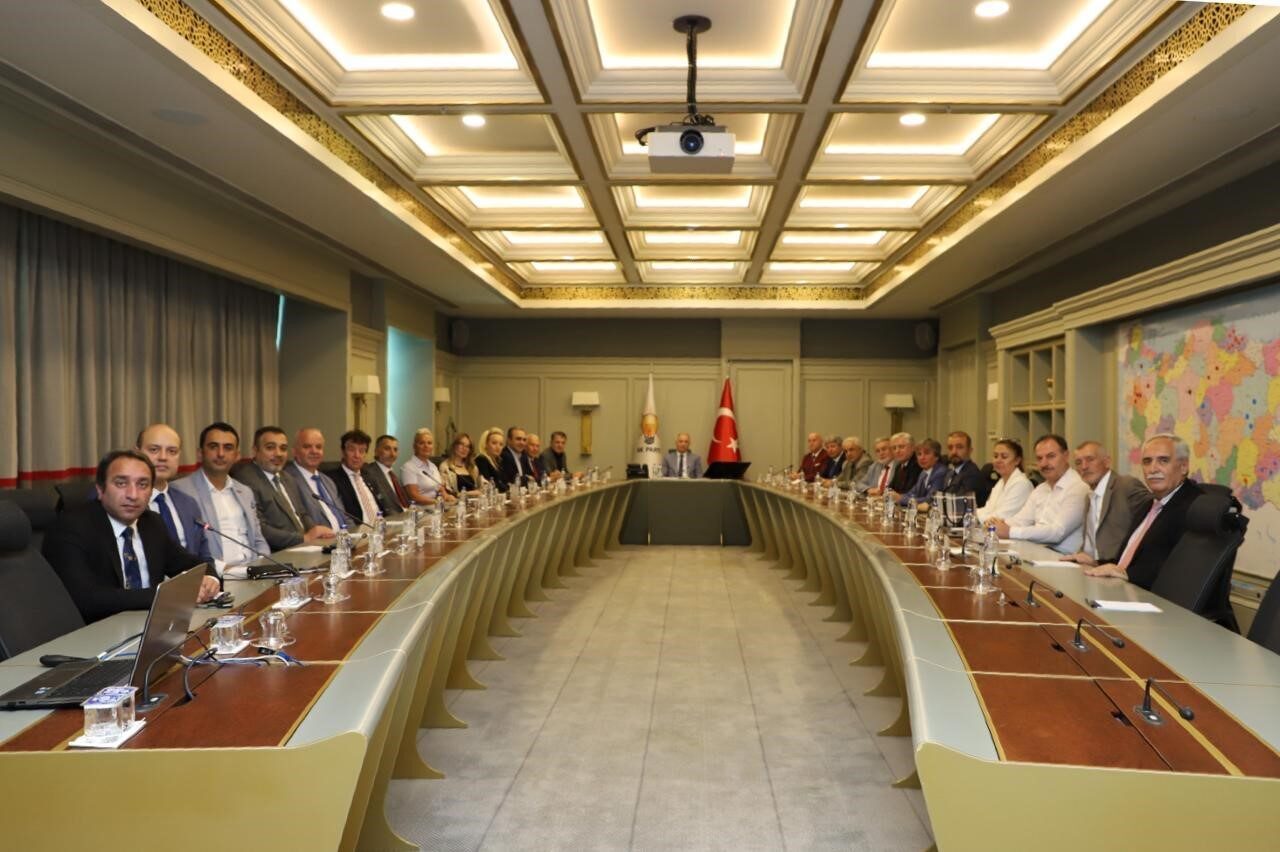 Eğitim, Uygulama ve Araştırma Vakfı (EUAVAKFI) Başkanı iş kadını Emel