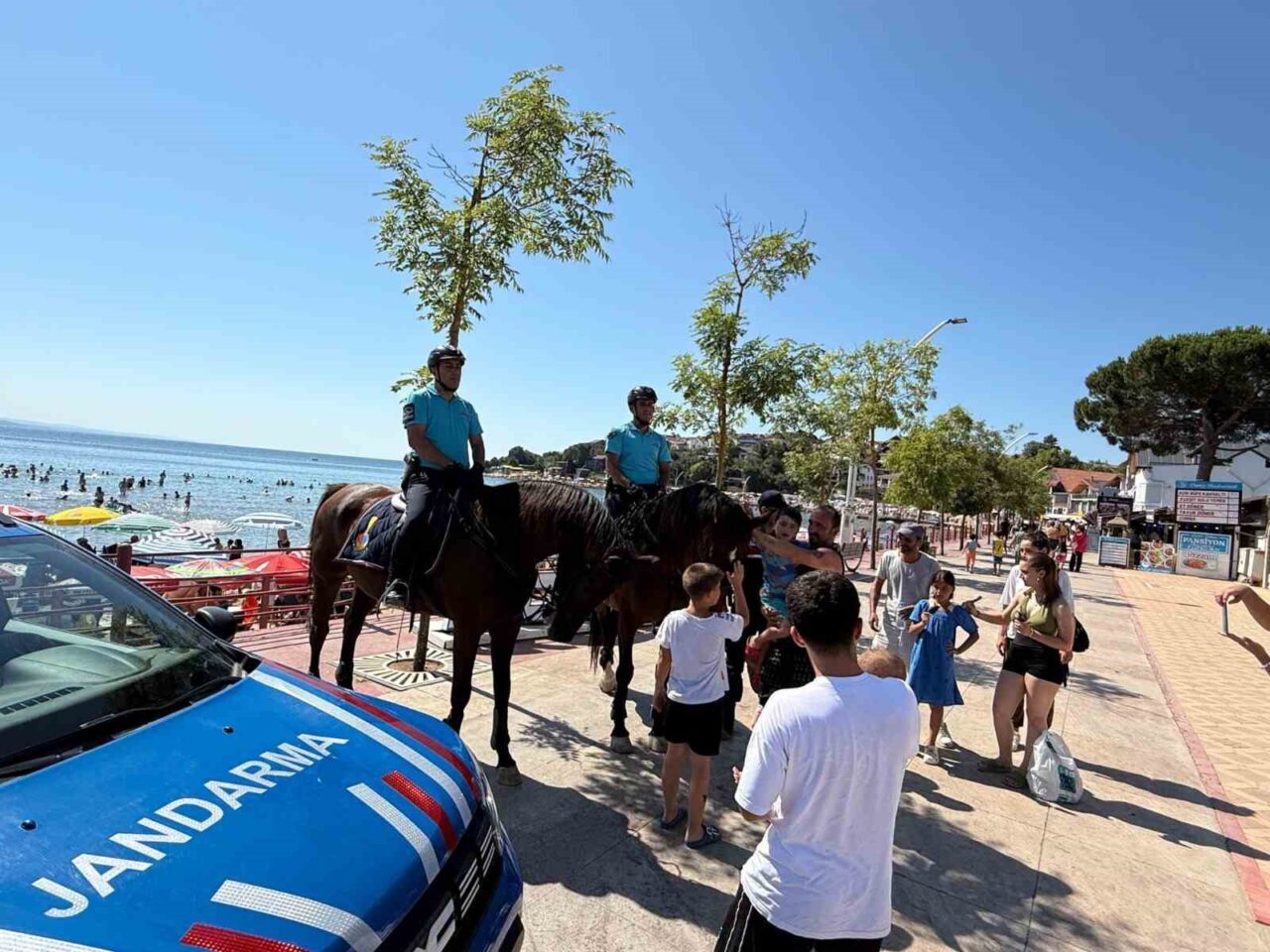 Kocaeli İl Jandarma Komutanlığı’na bağlı atlı jandarma timleri, yaz aylarının