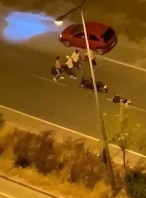 İstanbul’un Avcılar ilçesinde 2 kişi arasında henüz bilinmeyen nedenle çıkan