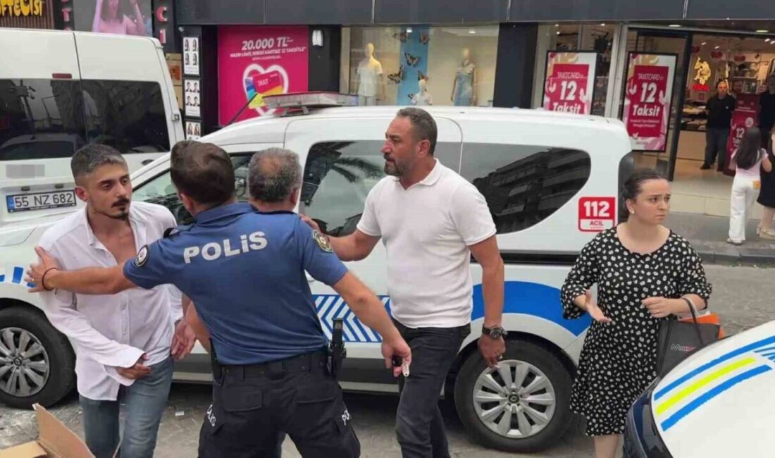 Samsun’un İlkadım ilçesinde bulunan Bulvar Alışveriş Merkezi(AVM) önünde iki şahıs