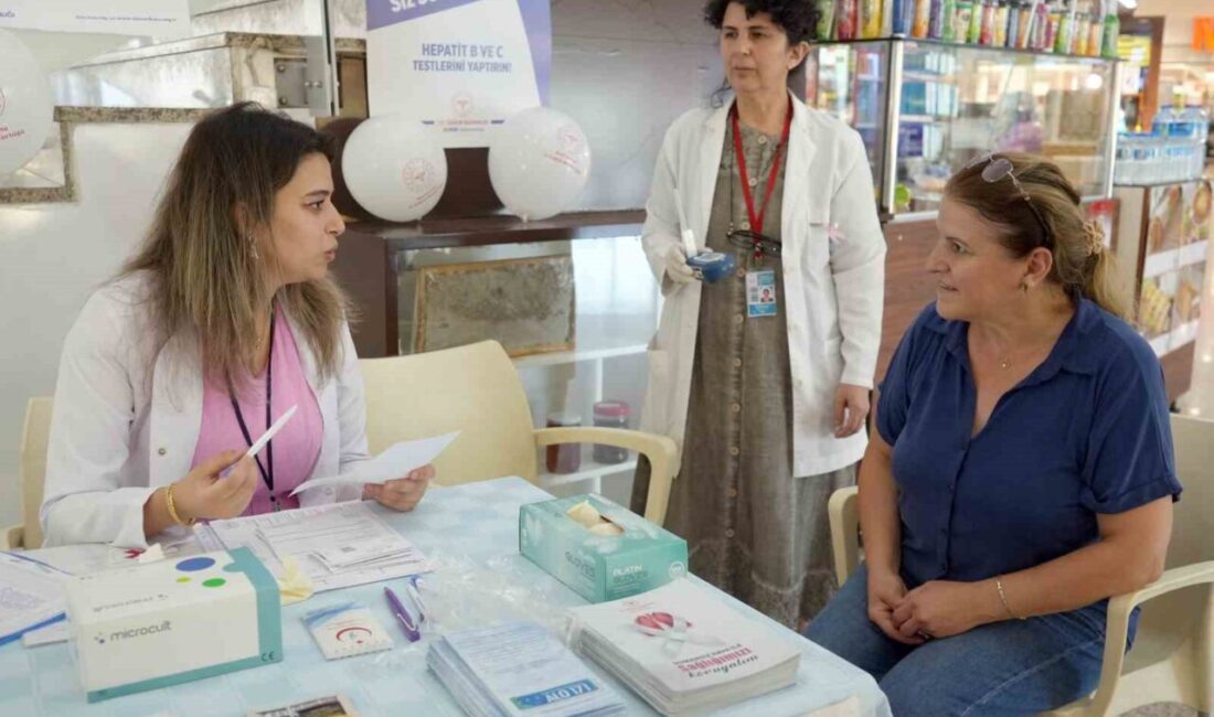 Kastamonu’da vatandaşları sigarayı bırakmaya teşik etmek amacıyla açılan stantta farkındalık