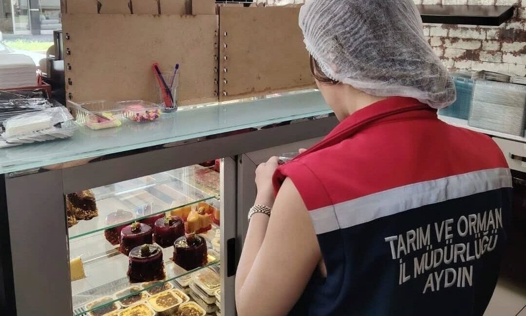 Aydın’da faaliyet gösteren tatlıcı ve dondurmacılara yönelik eşzamanlı denetim gerçekleştirilirken,