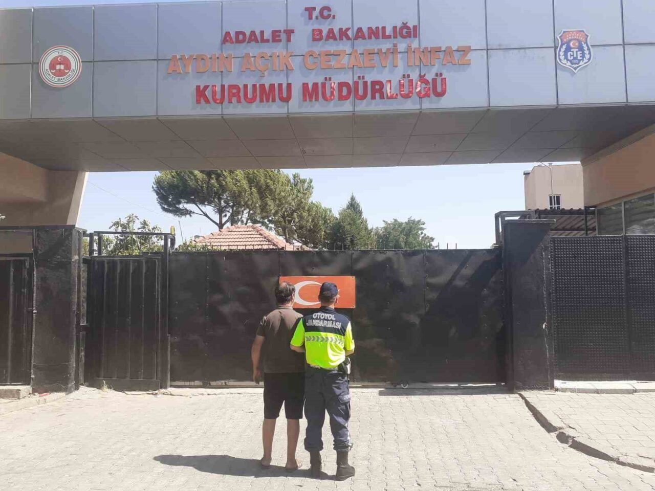 Aydın İl Jandarma Komutanlığı koordinesinde yürütülen operasyonlar kapsamında hakkında çeşitli