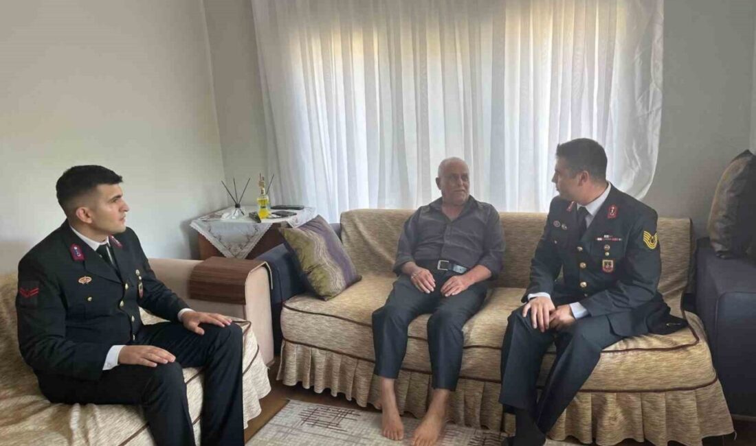 Aydın’ın Karpuzlu ilçesinde jandarma ekipleri Kıbrıs Gazilerini ziyaret etti. Karpuzlu