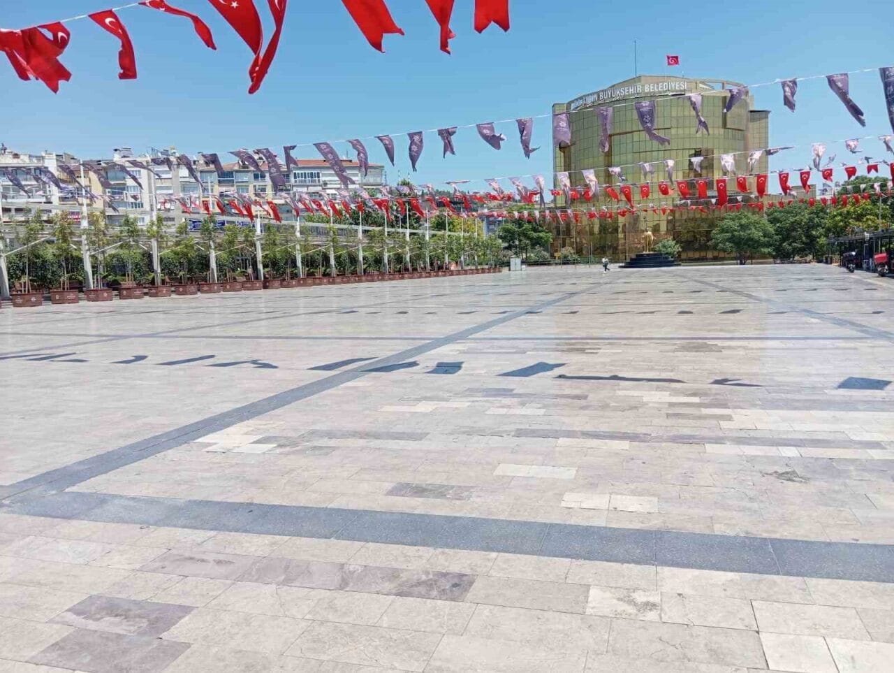 Meteoroloji 2. Bölge Müdürlüğü’nün uyarılarının ardından Aydın’da etkili olan sıcak