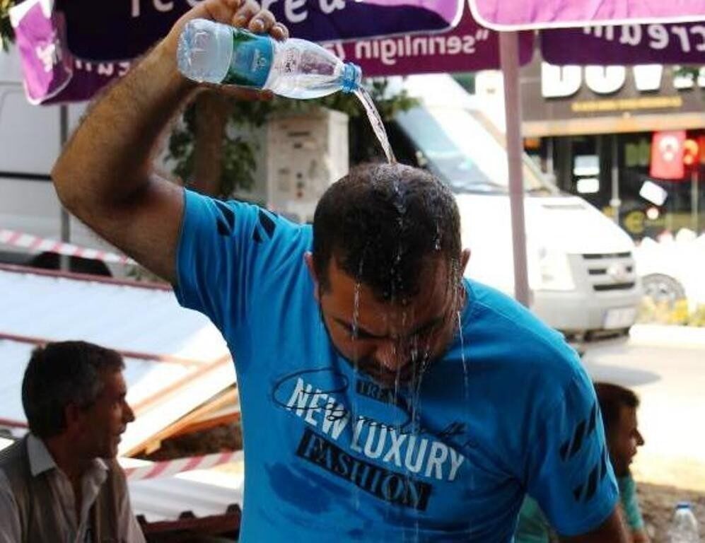 Aydın’da mevsim normalleri üzerinde seyreden sıcak havanın önümüzdeki Çarşamba gününe