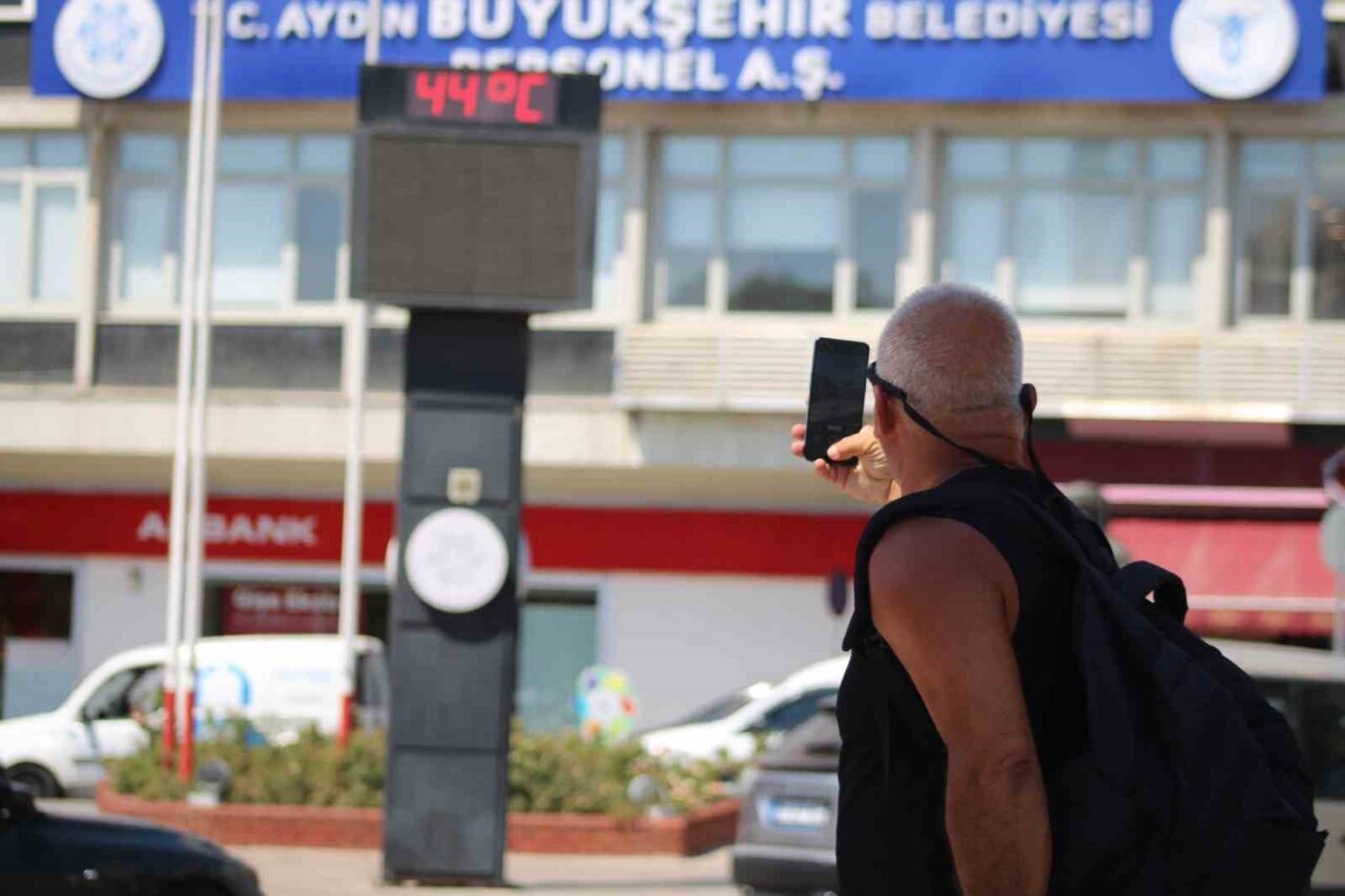 Türkiye’nin en sıcak illeri arasında yer alan Aydın’da, termometreler 44