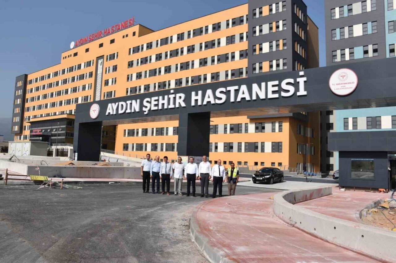 Aydın’da yapımı devam eden Şehir Hastanesi’ni ziyaret eden İl Sağlık