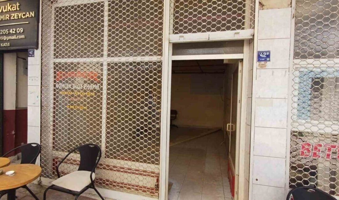 Aydın’ın Efeler ilçesinde yaklaşık yarım asırdır terzilik yapan Turhan Eser’in