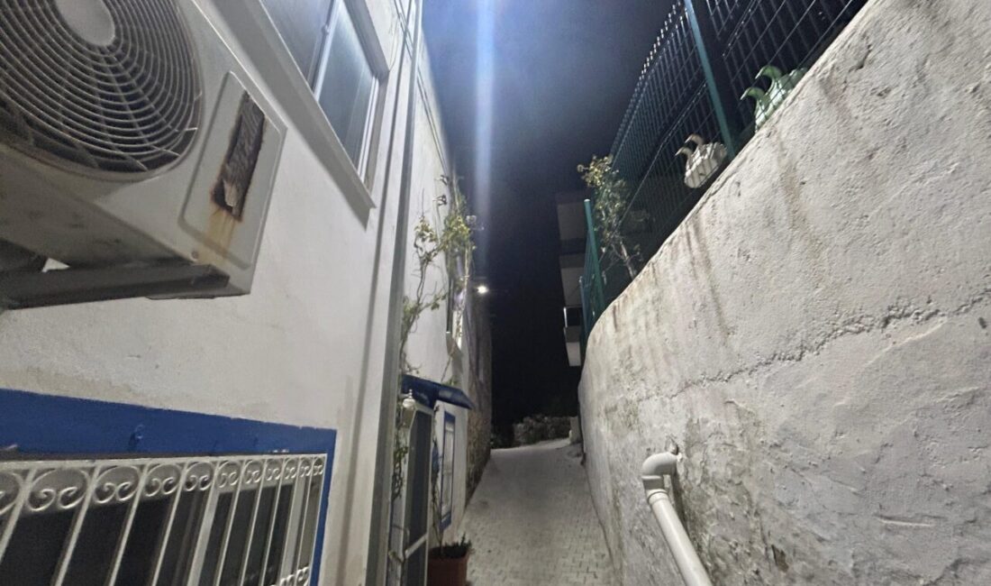 Bodrum Belediyesi, kullanım ömrü tamamlanmış sokak lambalarını yenilemeye devam ediyor.