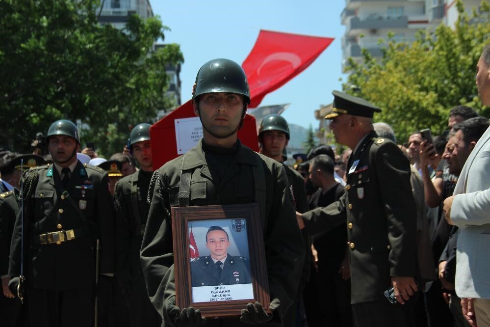 Irak’ın kuzeyindeki Pençe-Kilit Harekatı bölgesinde metan gazı zehirlenmesi sonucu şehit