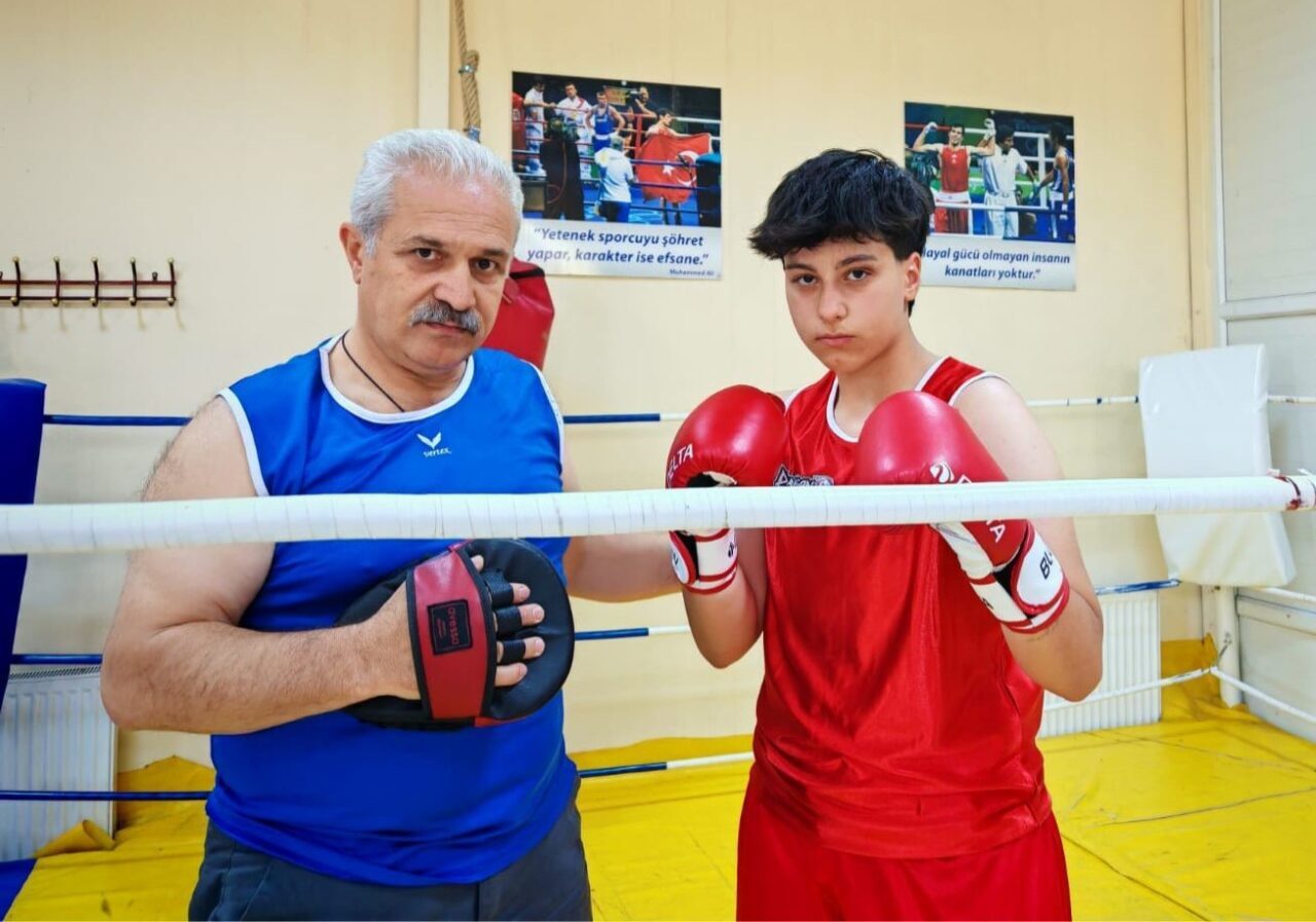 Elazığlı sporcu Aygül Özdemir, Üst Minikler Türkiye Boks Şampiyonası’nda, Türkiye