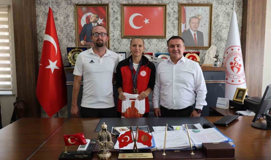 İzmir’de gerçekleştirilen Orhan Alkan Komple Atlet Ligi Finali’nin ikinci ayağı