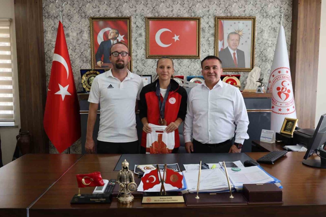 İzmir’de gerçekleştirilen Orhan Alkan Komple Atlet Ligi Finali’nin ikinci ayağı