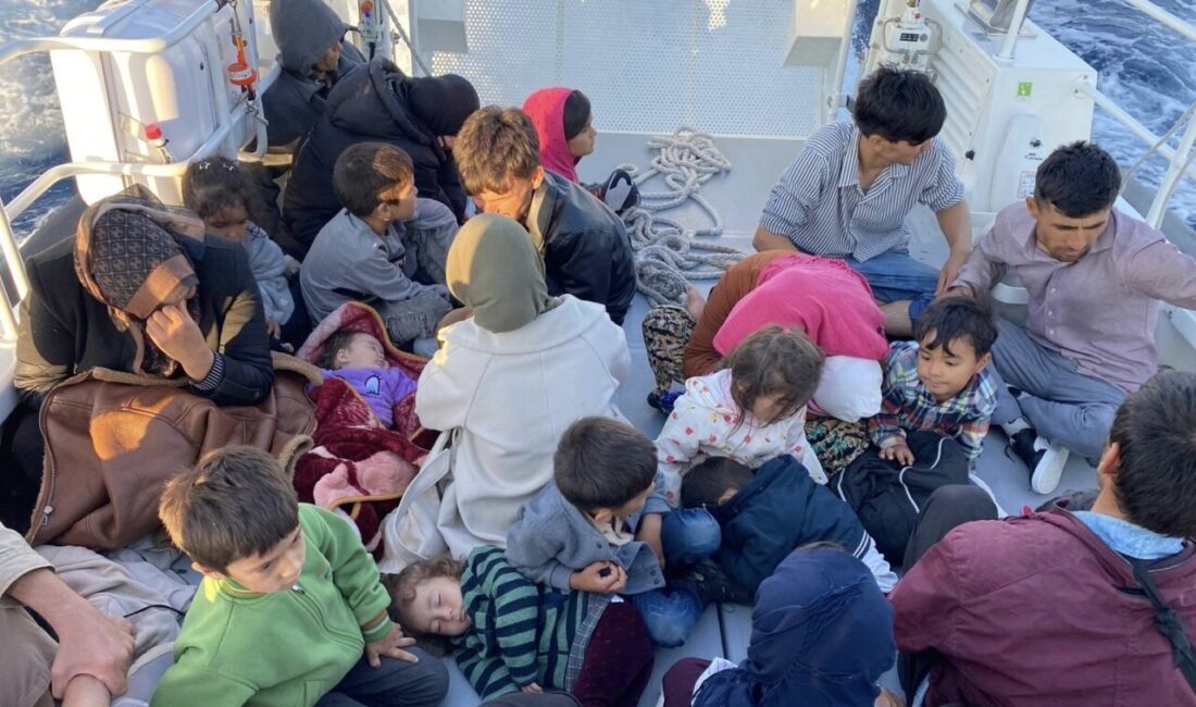 Çanakkale’nin Ayvacık ilçesi açıklarında motor arızası nedeniyle sürüklenen ve yardım
