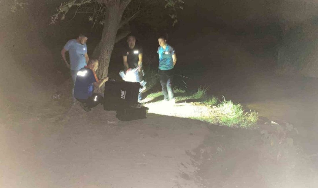 Çanakkale’nin Ayvacık ilçesinde çocuğunun dere kenarına düşen terliğini ararken kaybolan
