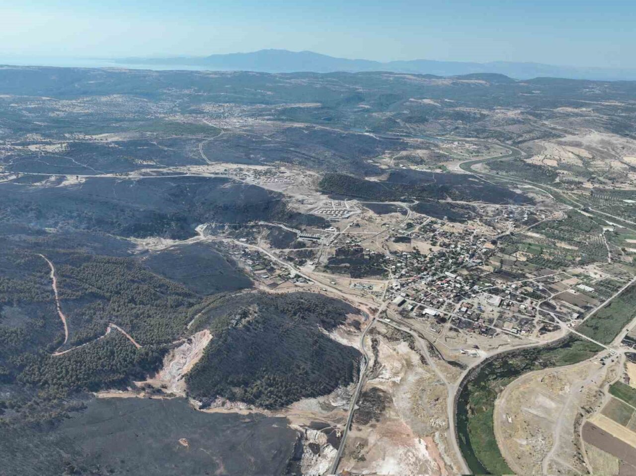 Çanakkale’nin Ayvacık ilçesine bağlı Naldöken köyünde ormanlık alanda meydana gelen
