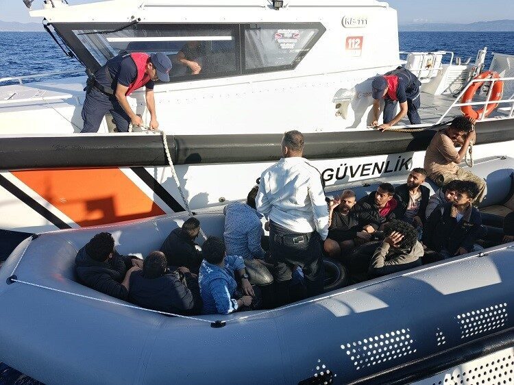 Balıkesir’in Ayvalık ilçesi açıklarında yasa dışı yollarla yurt dışına çıkmaya